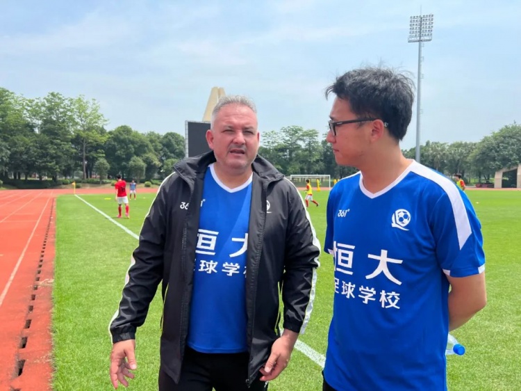 广州队新帅萨尔瓦多